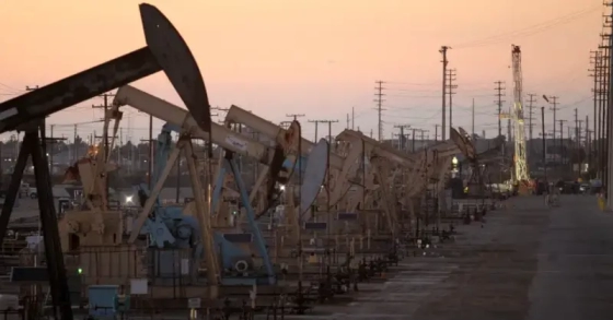Oil prices rise more than 1% on Fed rate cut outlook, signs of rising gasoline demand