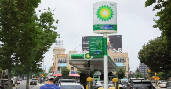 BP says high production and strong trading will offset oil and gas price slump