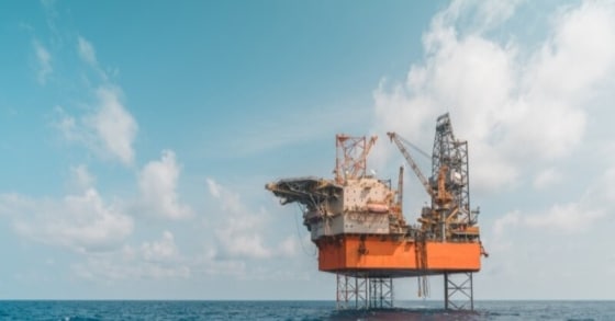 Oil prices climb for third straight week