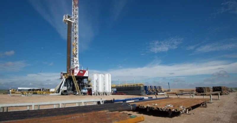 The total number of active drilling rigs for oil and gas in the US rose to 573 this week, up 26 from a year ago, according to Baker Hughes.